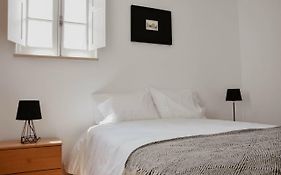 Apartamento Acolhedor E Elegante Em Predio Tipico - Self Check In